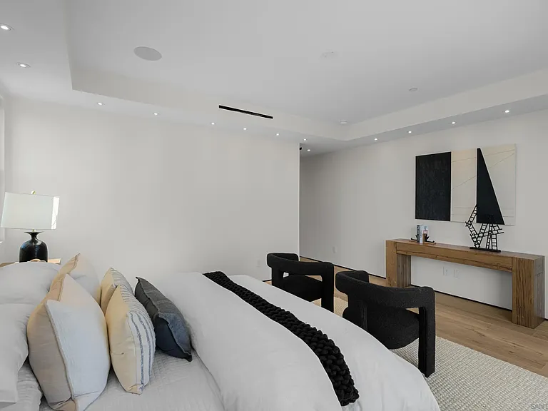 246 Playa Del Norte St — Photo 13