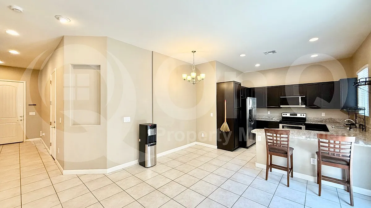 3 bed, 2.5 bath, 1657 sqft, $2,090 — Photo 4