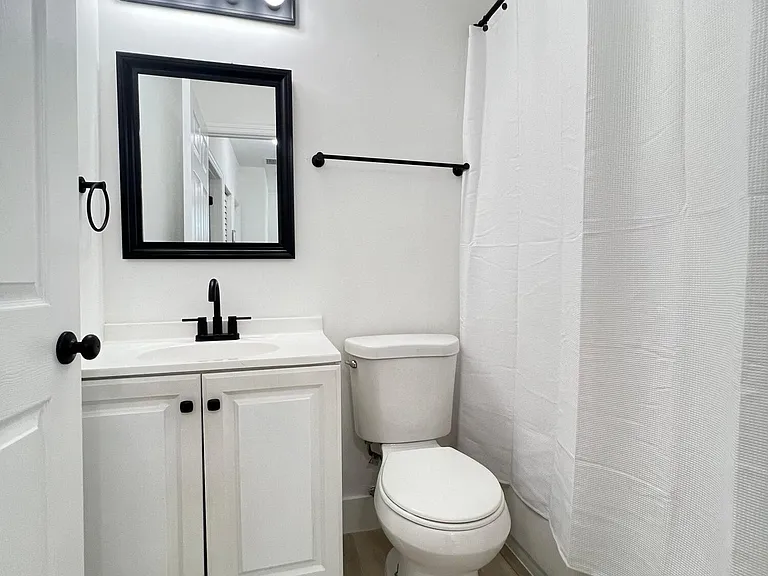720 NW 61st St #10 — Photo 5