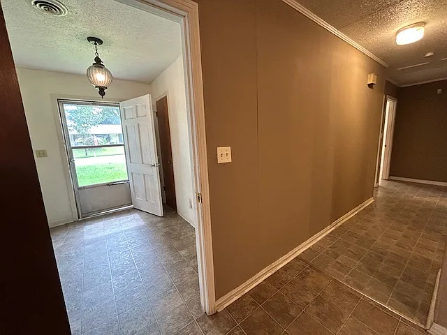 211 Eastwood Dr — Photo 10