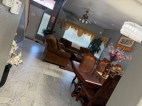 2nd image of 29 Poinsettia Ct