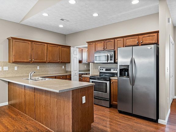 4th image of 2475 Estancia Ln