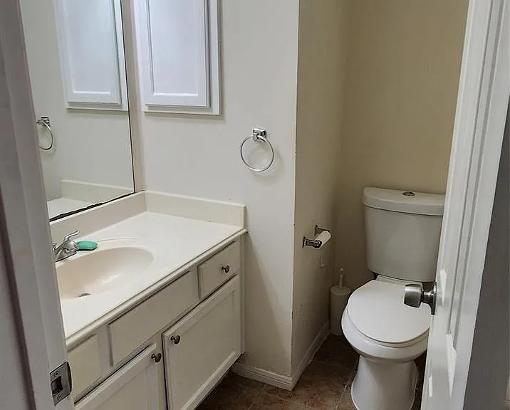 16807 Sussex Dr — Photo 33