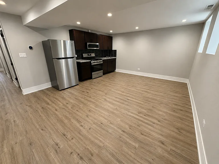 3452 W Walnut St — Photo 1