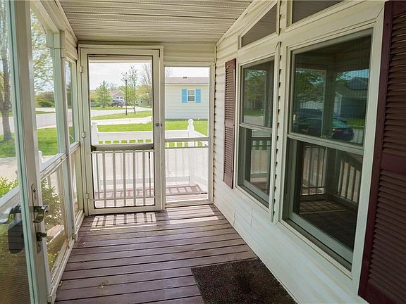 5th image of 942 NE White Oaks Ln