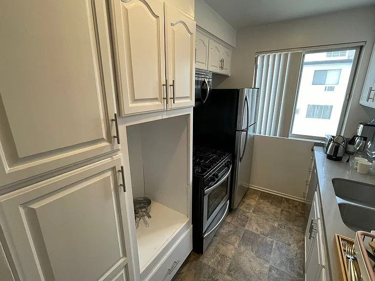 11645 Gorham Ave — Photo 16