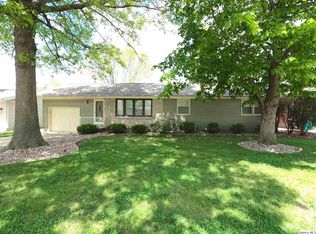 3211 Crestview Dr, Quincy, IL 62301