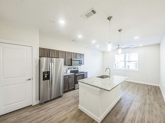 4th image of 12121 Greenspoint Dr #2429