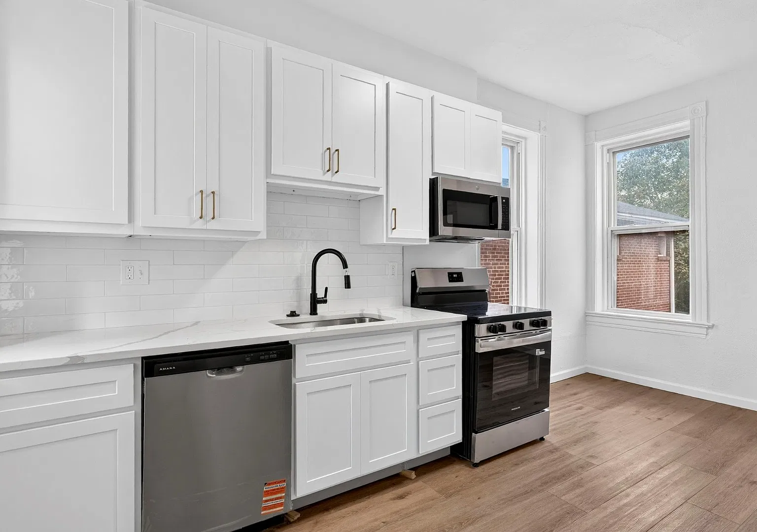 Spacious 2-Bedroom Unit with Modern Updates in Carondelet! — Photo 1