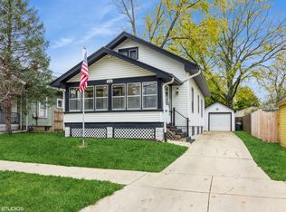 318 Ashland Ave, Aurora, IL 60505