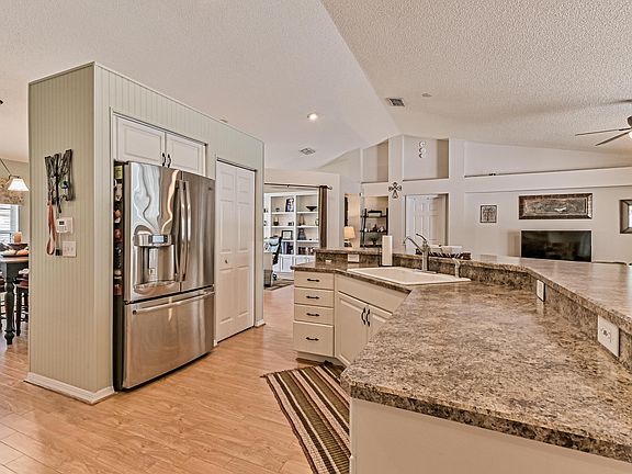 5th image of 12 Cypress Point Ct