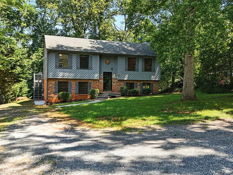 1st image of 303 Jefferson Woods Dr