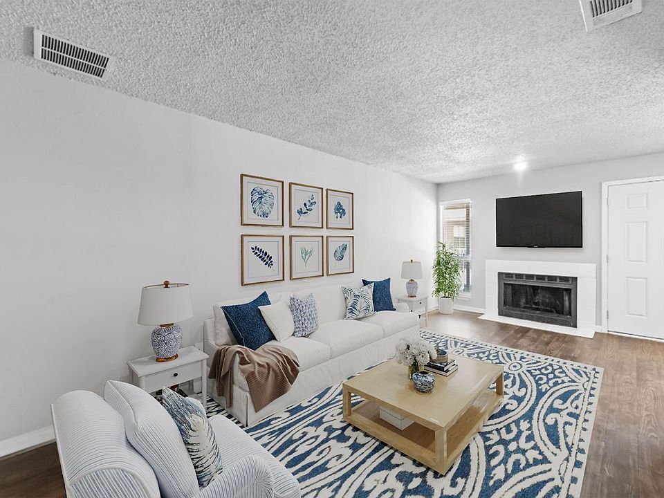 1st image of 4502 Gaston Ave APT 108