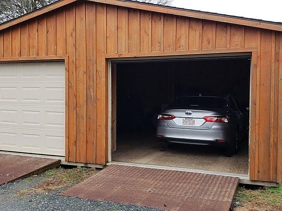 Detached Garage
