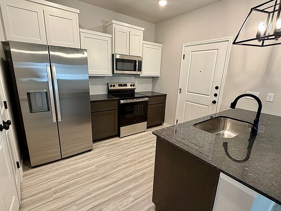 4th image of 110 Leon Ln #A