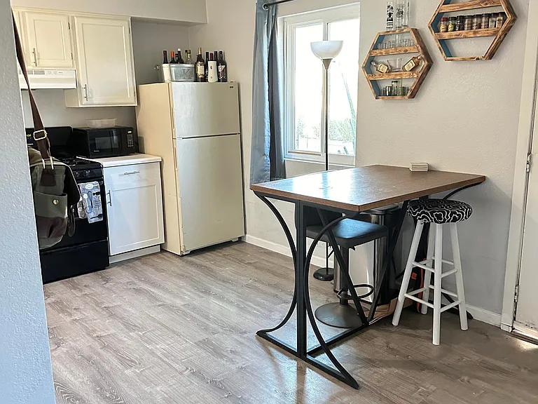 812 E Blacklidge Dr — Photo 19