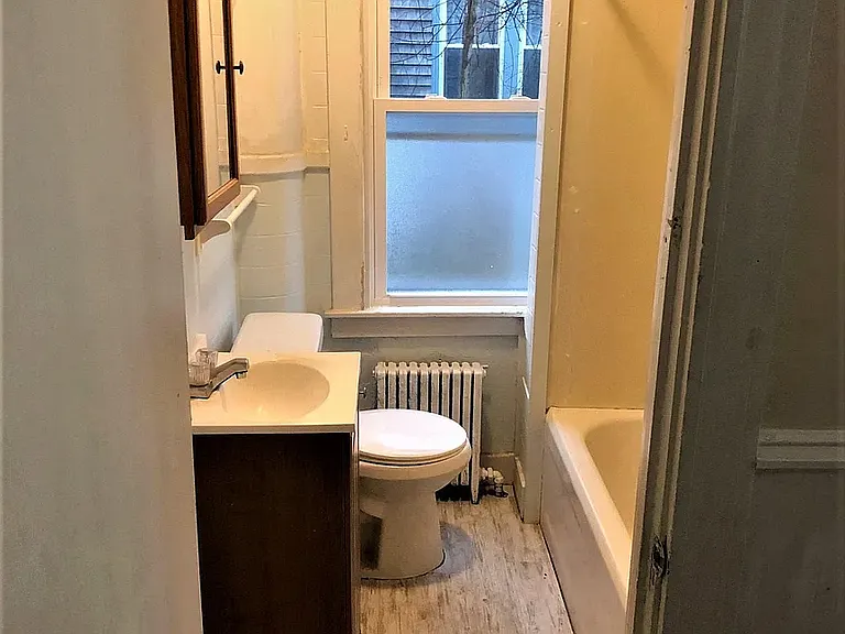 115 Van Zandt Ave #1 — Photo 7