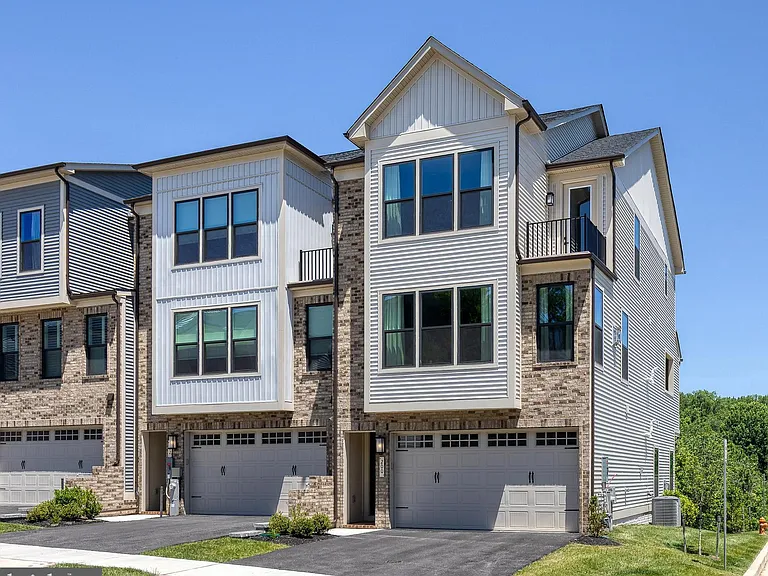 200 Hickory Hollow Ct — Photo 1