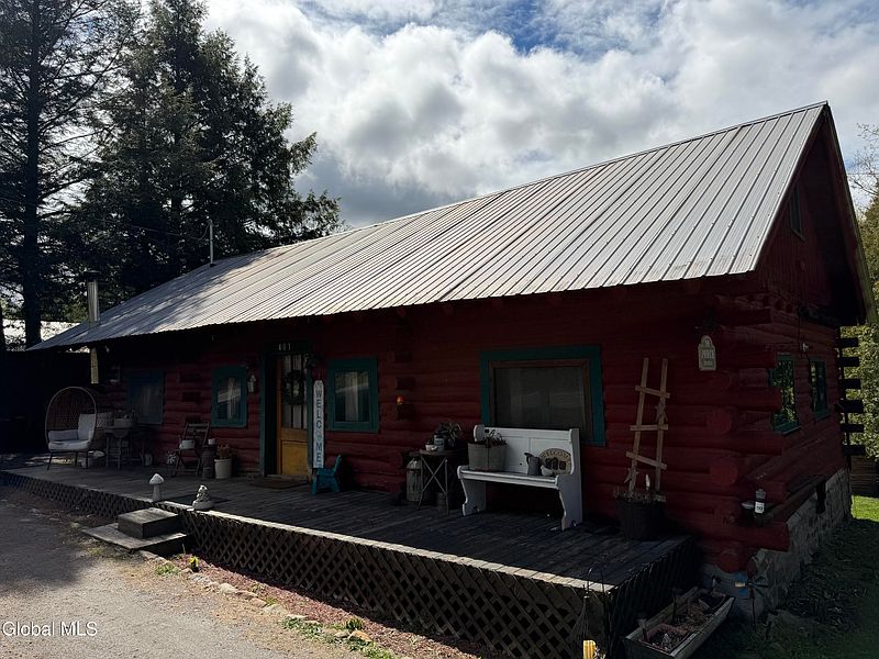 3rd image of 401 Fairy Lake Road