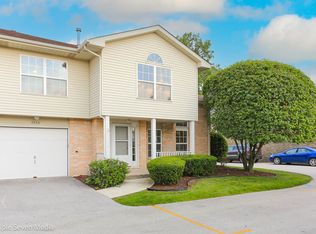 7253 Honey Locust Dr, Justice, IL 60458
