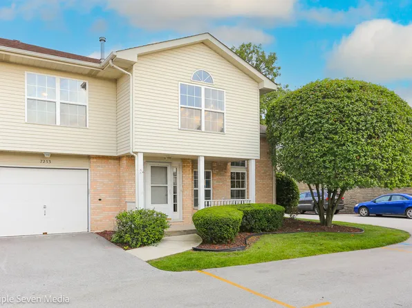 7253 Honey Locust Dr, Justice, IL 60458