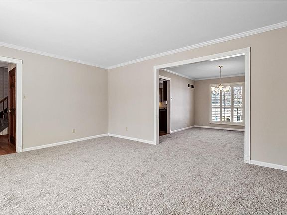 3rd image of 6039 Southern Dr