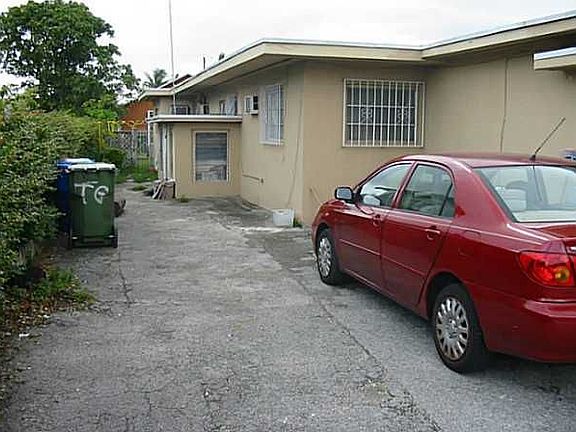 4th image of 410 NW 57th Ave