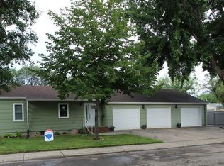 1324 N 11th St, Bismarck, ND 58501