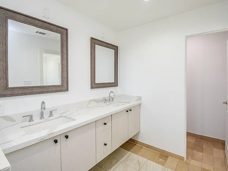 15000 S Richmond Ave #6 — Photo 16
