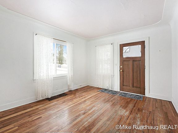 4th image of 1452 Houseman Ave NE