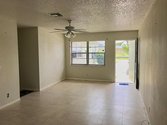 5th image of 3595 April Ave