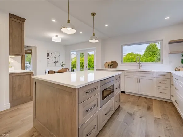 83 Rosslinn Rd, Cambridge, ON N1S 3K3