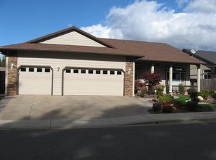 303 Hanby Ln, Cave Junction, OR 97523