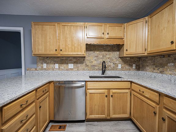 4th image of 2803 Comer Dr