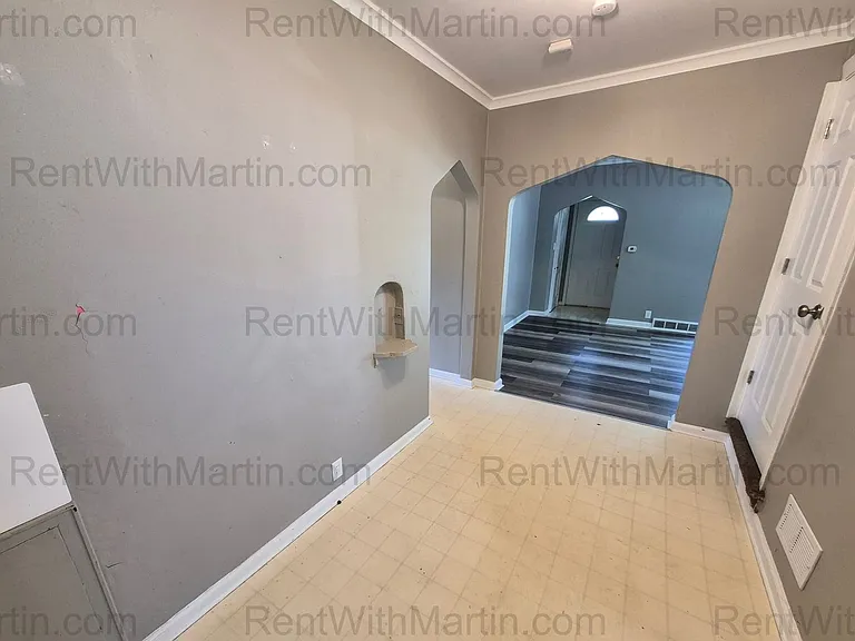 925 Hammond Ave — Photo 6