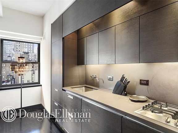 4th image of 18-20 Pine St #1519