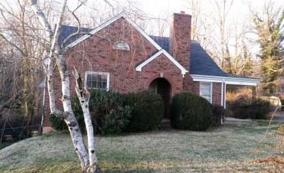 3rd image of 909 Jefferson Cir