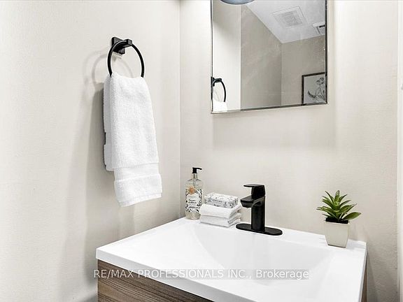 4th image of 1755 Rathburn Rd E #14