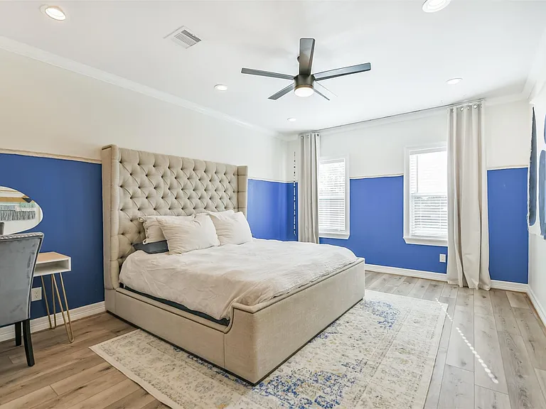 1010 Melneeka Ln — Photo 31