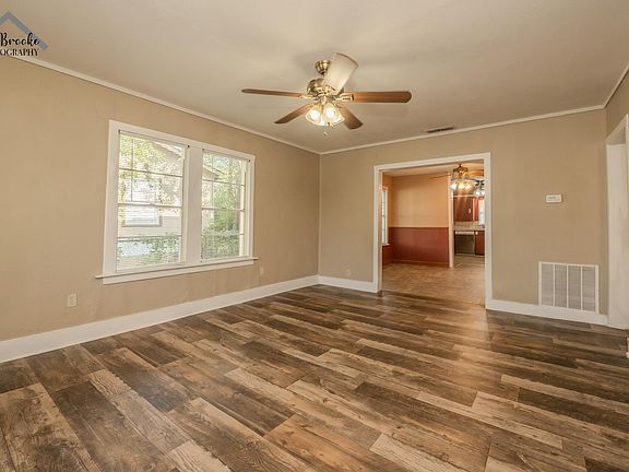 5th image of 404 W Washington Ave