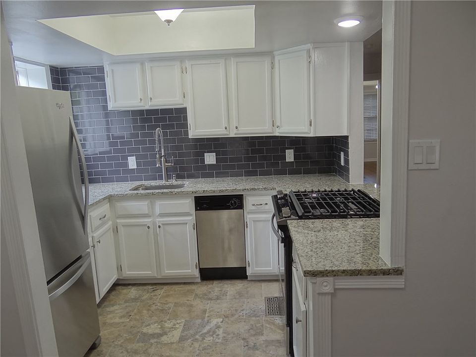 1st image of 916 E 32nd St APT 102