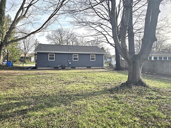 3rd image of 414 Holly Rd