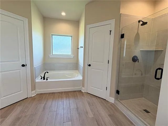 204 Cypress Bnd — Photo 14