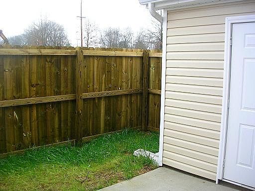 4th image of 305 Stewarts Landing Cir