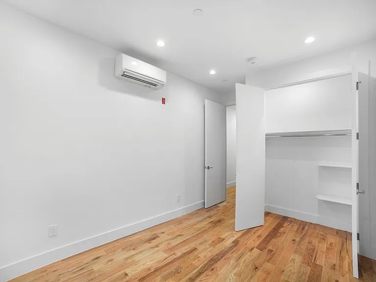 860 E 35th St #4 — Photo 7