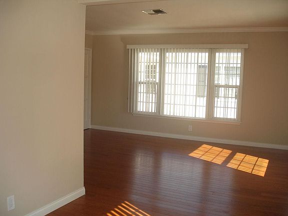 5th image of 1501 W Alameda Ave