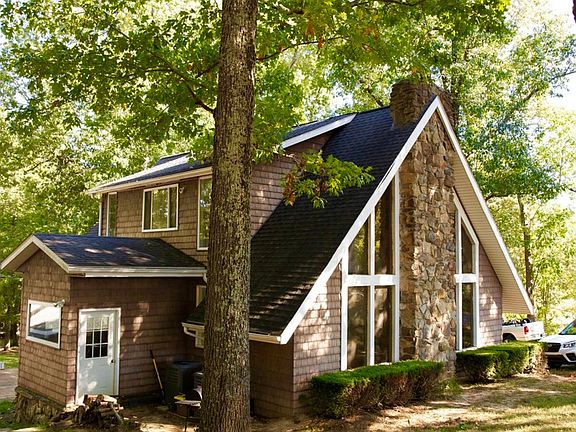 2nd image of 315 Farris Ln
