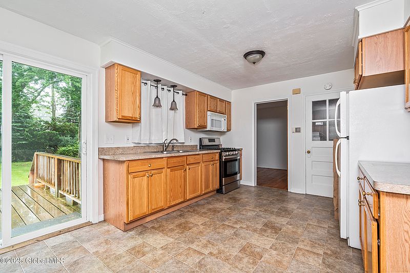 5th image of 170 Polsin Drive