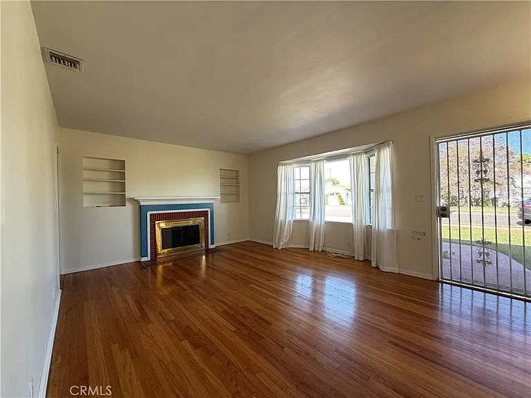1107 Manley Dr — Photo 2