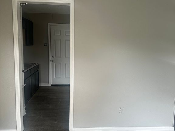 3rd image of 4214 Glenbrook St